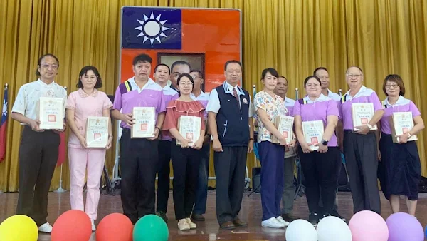 ▲會中表揚績優住民與職員工。（記者林明佑翻攝）