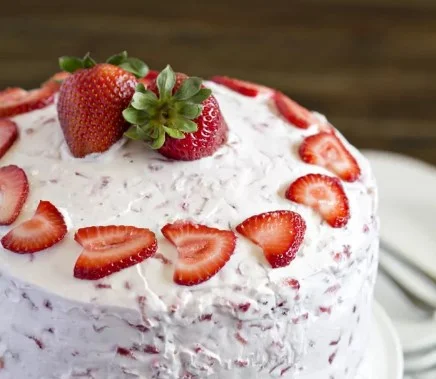 FRESH STRAWBERRY CAKE RECIPE