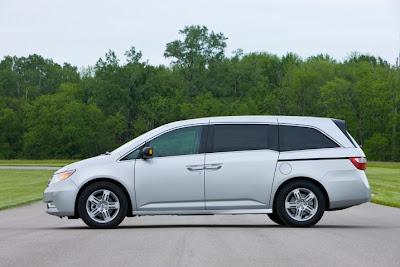 2011 Honda Odyssey Side View