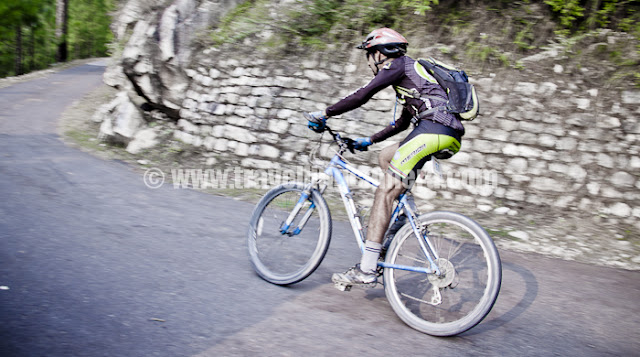 Mountain Terrain Biking, Himachal Pradesh 2011 - Day 3 - Tani Jubber to  Kullu Sarhan Again Mr. Vikas, who is very well admired during the event and he enjoys downhills, if I am not mistaken...