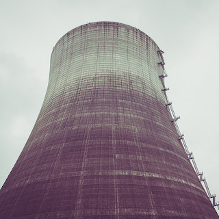 Image of a cooling tower at the abandoned Satsop Nuclear plant. Image by Tony Webster 