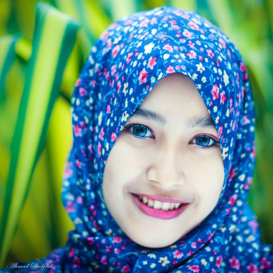 Senyumanmu Muslimah Hijab Fashion Photography