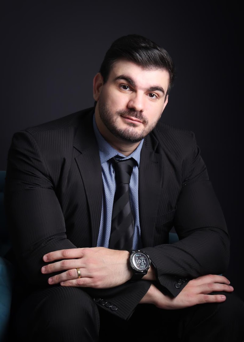 Dr. Raphael Machado