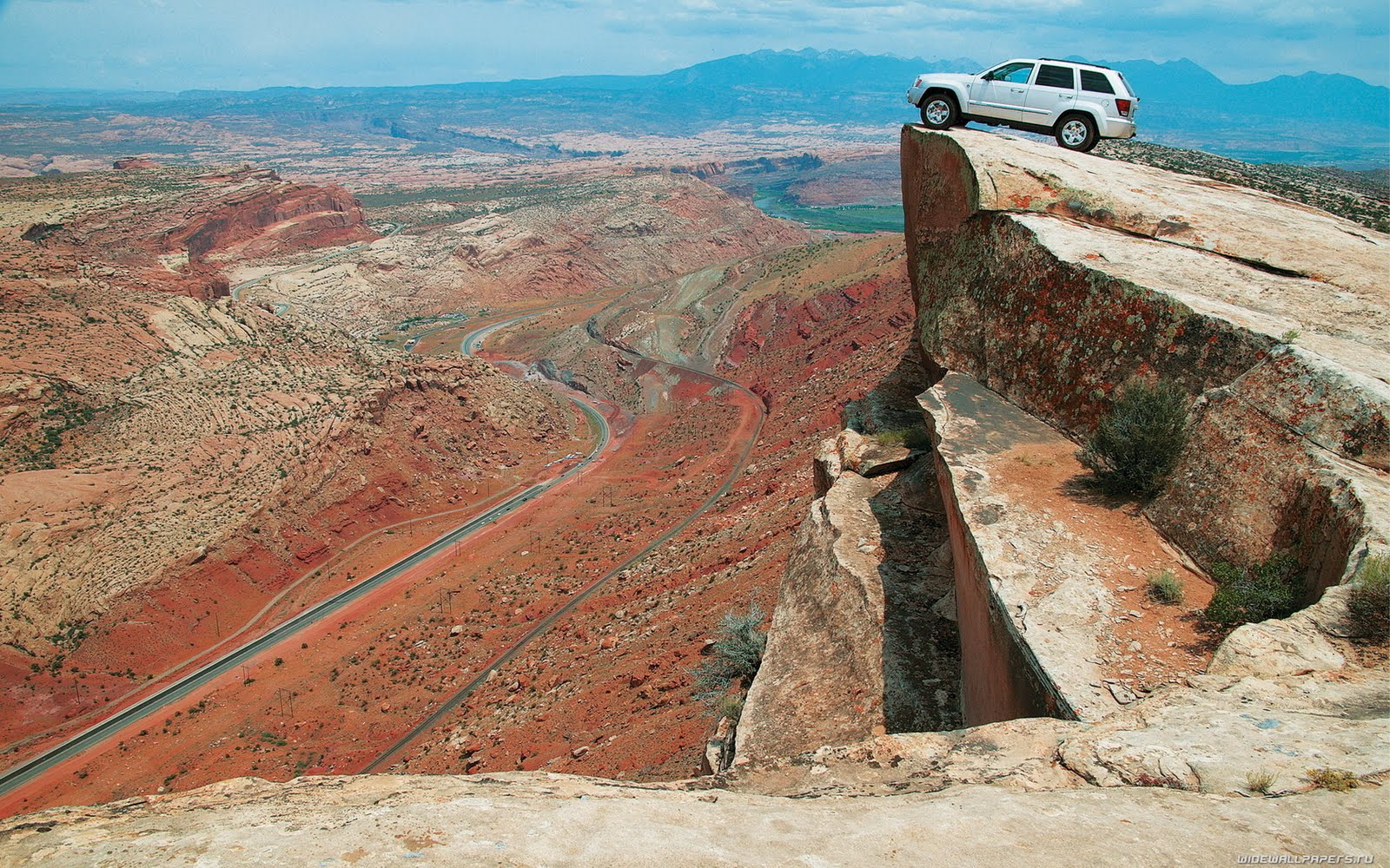 https://blogger.googleusercontent.com/img/b/R29vZ2xl/AVvXsEiPbWWodvM2LGlaUk8xsNf4Va74Dzayxha0mL2A7yzEWLKsZulj4c963C6Vl6mrOTPX3ORXBebTm9UG1tYbwvLFCRzQzYbGSHLnxJFGKZvOv9aTbu2CA3B0kY4now8EovHny046NpOh7jk/s1600/Beautiful+Car+On+The+Canion+Cliff+HD+Wallpaper.jpg