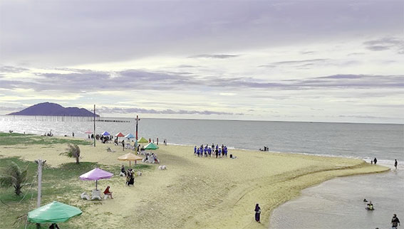 Gazebo di Pantai Samudra Indah