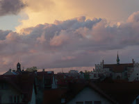 panorama Pisza i niebo HD. Widać kościół św.Jana Chrzciciela i stary ratusz 