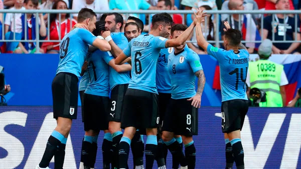 Uruguay goleó a Rusia con goles de Luis Suárez y Edinson Cavani