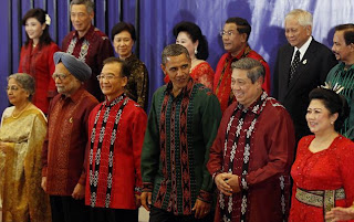 5 Tokoh Dunia Saat Menggunakan Pakaian Batik | Choliknf1998.blogspot.com