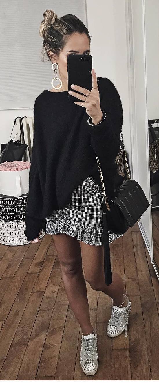 how to style a plaid skirt : black sweater + bag + sneakers