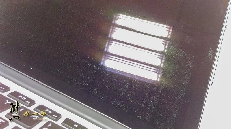 MacBook Retina螢幕掉漆｜MBPR 13抗反光塗層鍍膜剝落