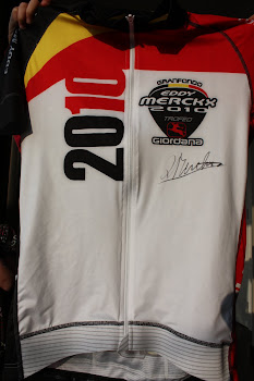 gesigneerd truitje Eddy Merckx; laatste bod 250 euro