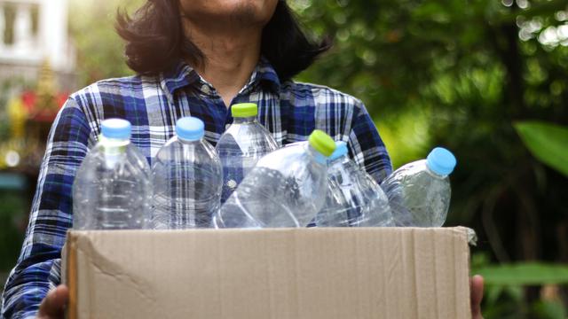 Cara Praktis Memanfaatkan Kembali Botol  Air Mineral Saadel