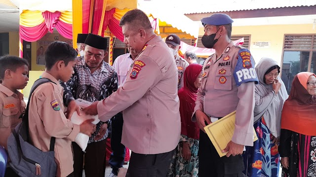 Kapolsek Medang Deras Akp Muhammad Syafi'i AS Santuni Anak Yatim Piatu dan Kaum Duafa