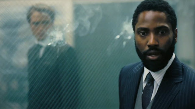 John David Washington. Fotograma de Warner Bros.