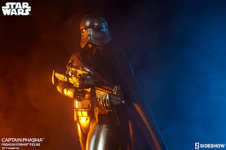 Captain Phasma Premium Format Figure de Star Wars: The Force Awakens - Sideshow Collectibles