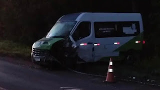 AMBULÂNCIA DE NOVA TEVAS SE ENVOLVE EM ACIDENTE NA PR-466. DOIS HOMENS FICARAM FERIDOS 