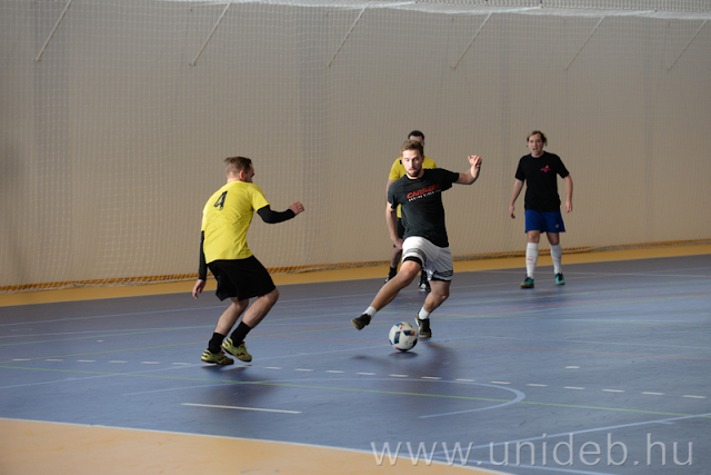 A DEAC Futsal és a Sinter Ladies FC női csapatok bemutató mérkőzésével, divíziódöntőkkel, öregfiúk-meccsekkel, a Queencum zenekar koncertjével és a Debreceni Egyetem pom-pom lányainak, az UD Cheerleaders showjával melegítettek a nézők a Buzánszky Jenő Labdarúgó Egyetemi Kupa és a Kozma Mihály Futsal Kupa nagydöntőire február 16-án a DESOK-ban.