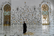 Oven level temperatures greeted us at the Dubai Airport Arrivals but we soon . (abu dhabi grand mosque man )