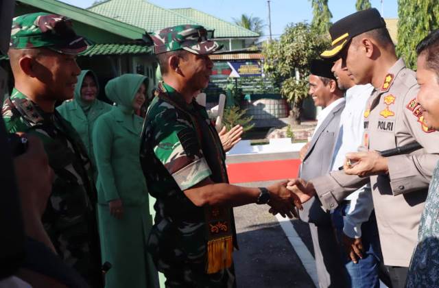 Bersama Dandim 0104, Kapolres Aceh Timur Menyambut Kunjungan Pangdam IM