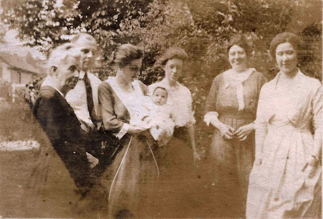 Jane Reed Wright, David Wright, Florence Smith Wright, Catherine Wright, and three unknown, May 1921