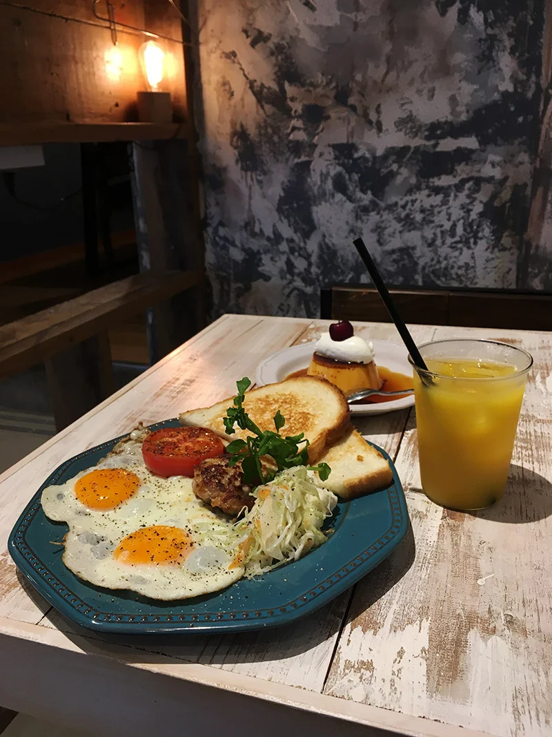 浅草の花やしきそばにあるおしゃれカフェ『FEBRUARY KITCHEN』の焦がしカラメル濃厚プリンとモーニングプレート