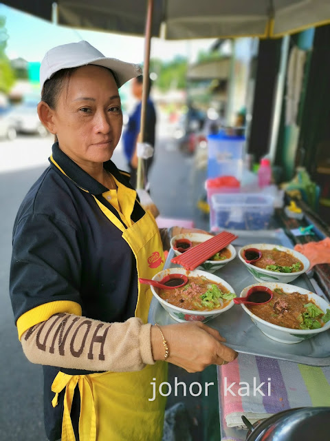 Kim Laksa in Nan Guang Coffee Shop in Balik Pulau, Penang 金叻沙