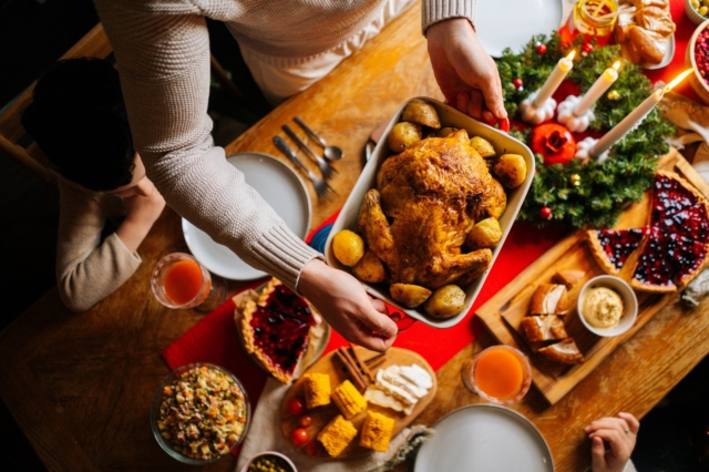 Τα Χριστούγεννα της ακρίβειας – Πόσο θα μας κοστίσει το τραπέζι