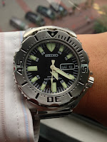 http://easternwatch.blogspot.com/2014/02/seiko-skx779k1-200m-black-monster-must.html