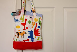Tote bag with simple design
