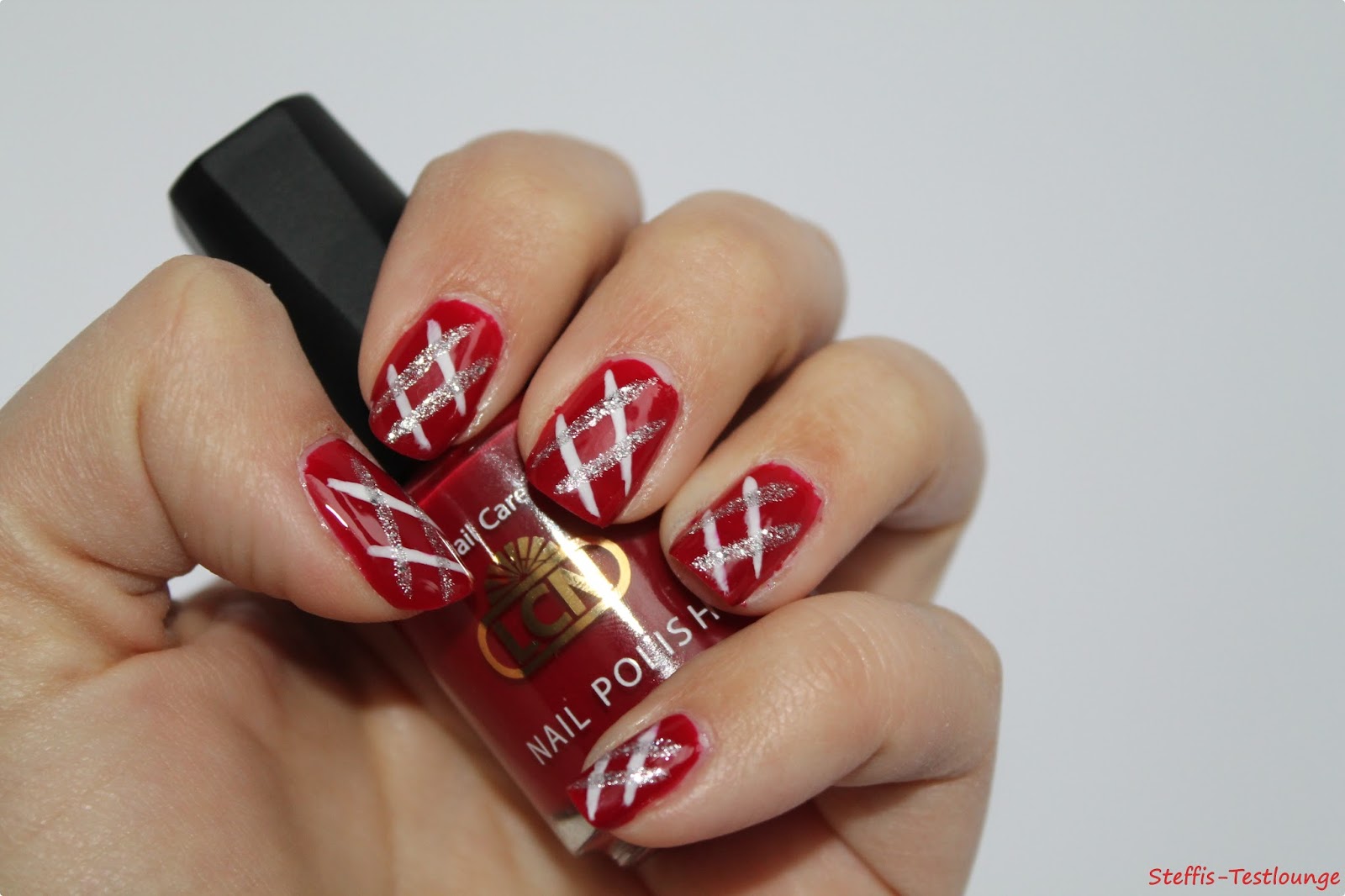 Nageldesign weiß rot Blutiger Schnee  - Nageldesign Rot Weiss