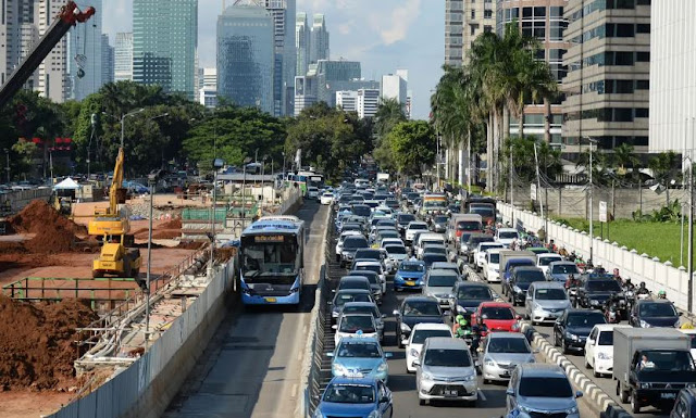 Apa Tujuan Penulis Menyampaikan Data Persentase Jumlah Kendaraan di Indonesia