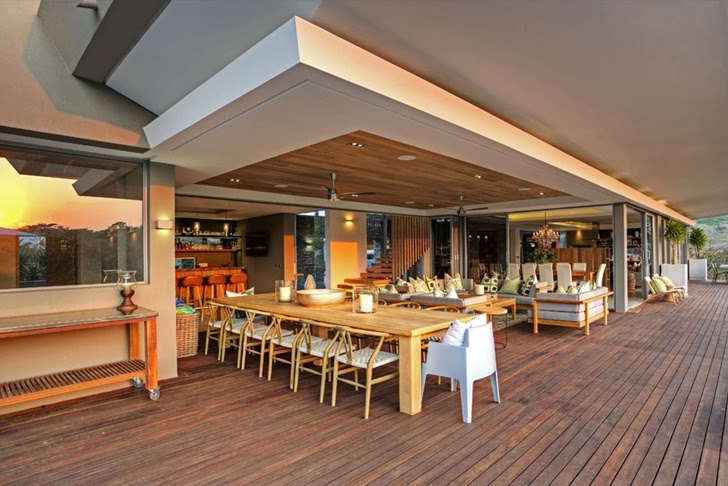 Large dining table in Modern Mansion by Metropole Architects 