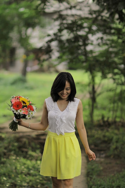 sunflower, summer outfit, bouquet, anniversary