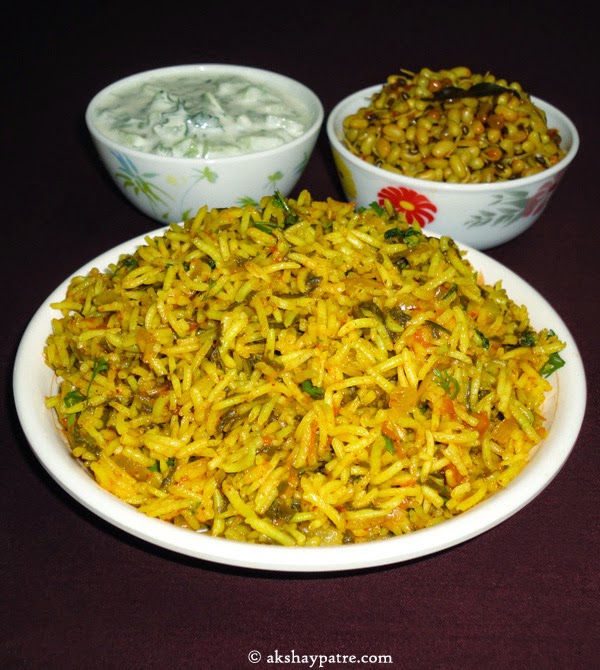 spinach-pulav-in plate