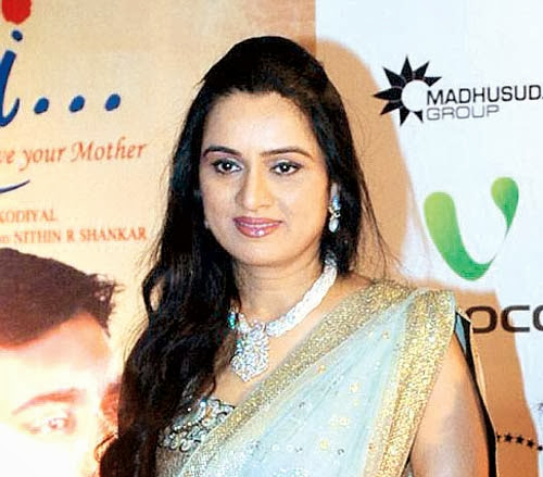 Padmini Kolhapure HD Wallpaper Free