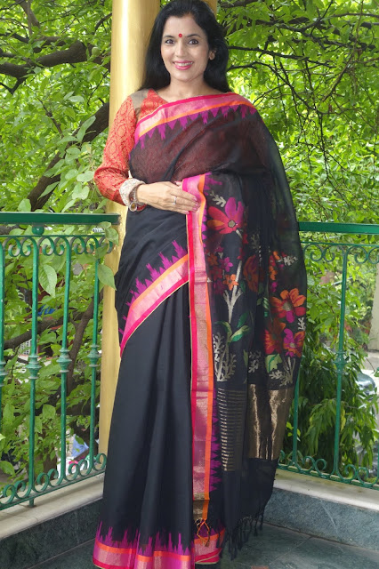 Buy Black Jamdani Ponduru Charkha Khadi saree from Sohum Sutras