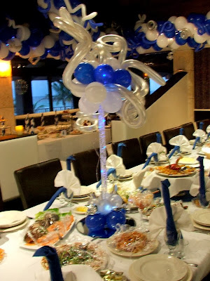  Balloon centerpiece with light and mirror 