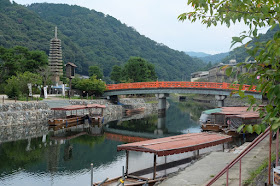 喜撰橋と塔の島と屋形船