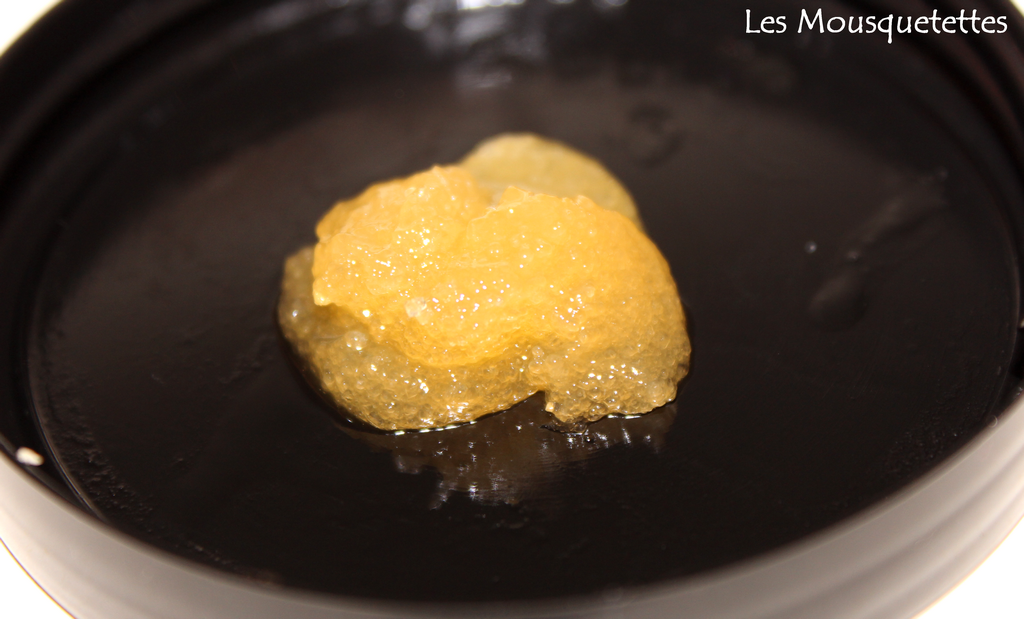 Gommage aux grains de sucre et fleur d'oranger Baïja - Les Mousquetettes©