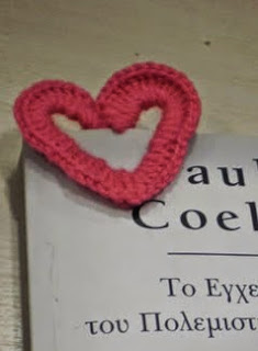 http://www.guiademanualidades.com/marcador-de-libros-tejido-a-crochet-8454.htm