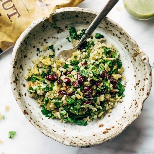 Garlic Kale and Brown Rice Salad with Zippy Lemon Dressing #vegetarian #healthysalads