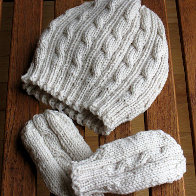 Baby   Mitten  on For A Hat And Mittens Set I Made For A Friend S New Baby  The Mittens
