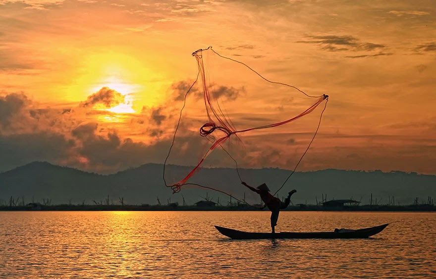 Everyday Life In Indonesian Villages Captured by Herman Damar