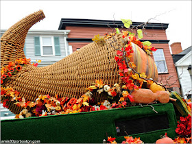 Carroza Cornucopia en el Desfile de Acción de Gracias en Plymouth