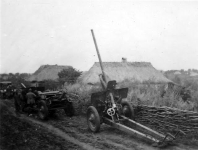 Captured Soviet 76 mm F-22 gun (FK.296(r) in German nomenclature), 19 August 1941 worldwartwo.filminspector.com