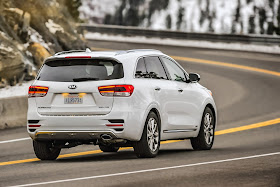 Rear 3/4 view of 2017 Kia Sorento SXL AWD V6