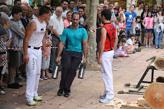 Exhibición de deporte rural en las fiestas de El Regato