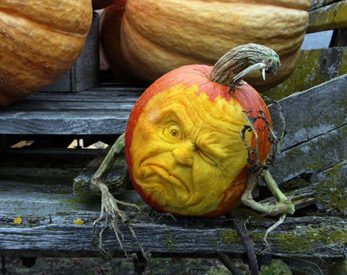 Ray Villafane  excellent pumpkin carving design