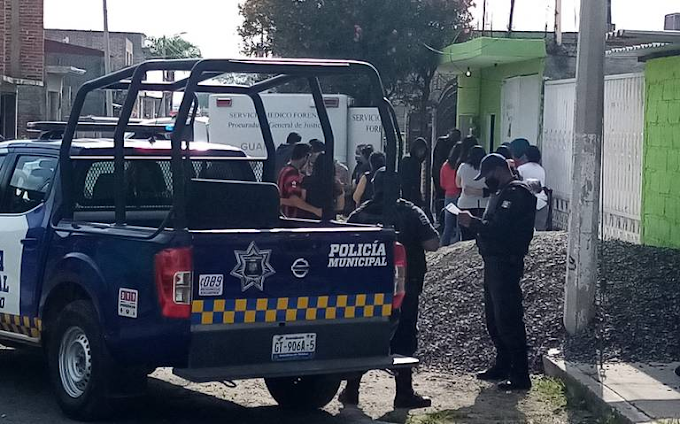 Sicarios ejecutan a dos tres hombres en una panadería en Guanajuato