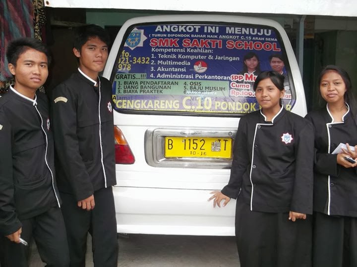 PENEMPELAN STIKER ANGKOT